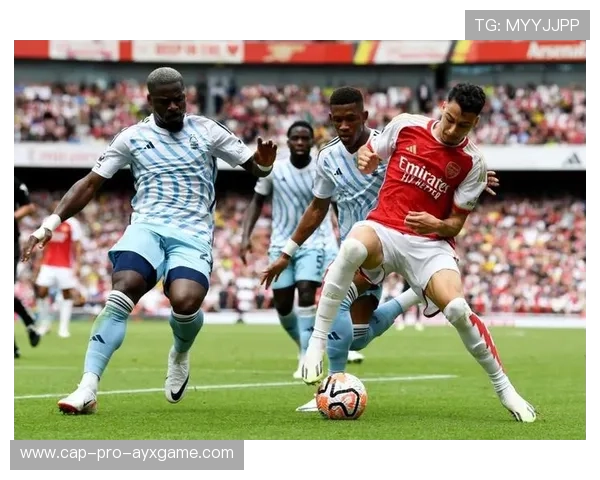 曼城禁区前沿耐心传导